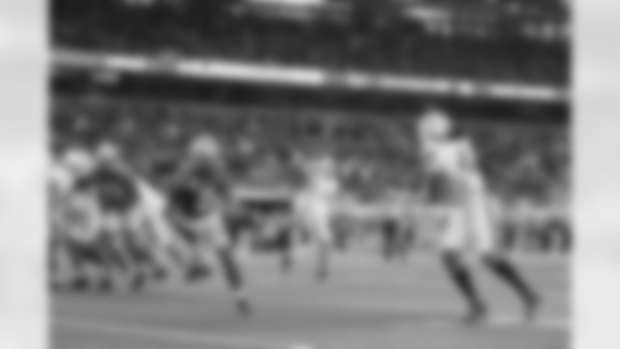 Miami running back Mark Fletcher Jr. (4) catches a pass from quarterback Carson Beck (11) before running int in for a touchdown in front of Ohio State linebacker Sonny Styles (0) during the first half of the Cotton Bowl College Football Playoff quarterfinal game Wednesday, Dec. 31, 2025, in Arlington, Texas. (AP Photo/Julio Cortez)