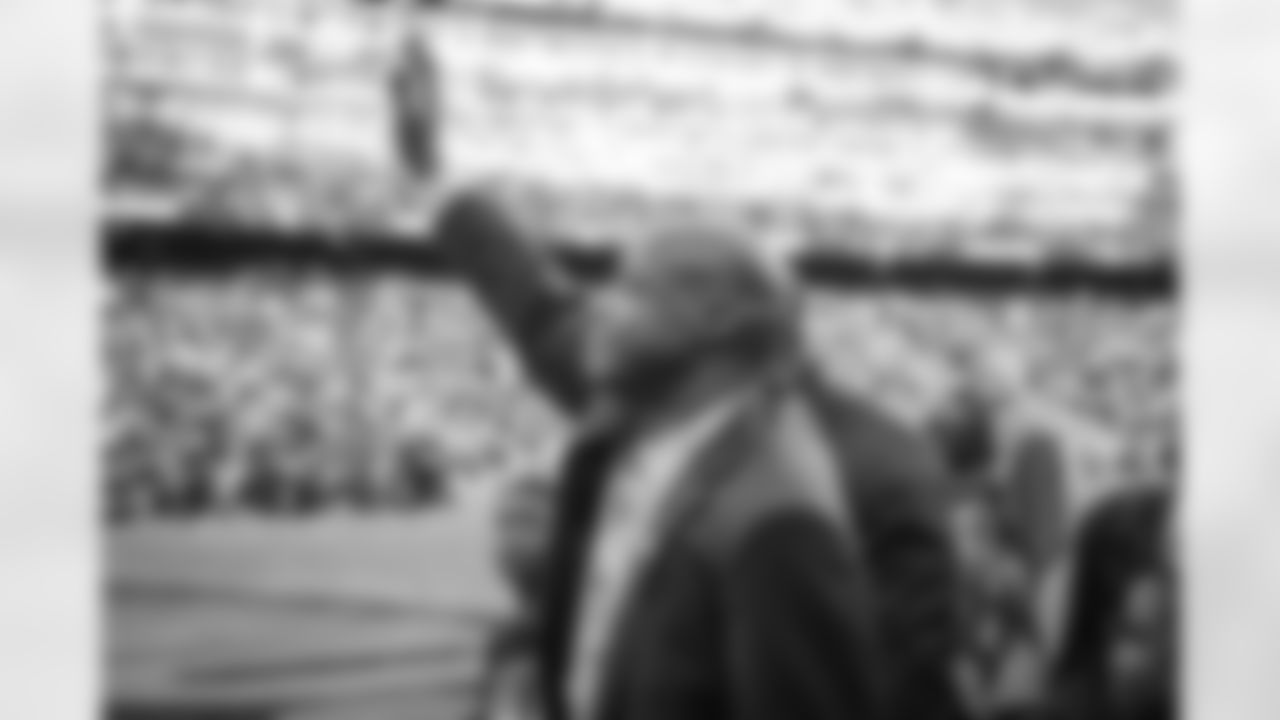 The Washington Commanders vs Carolina Panthers week 7, Darrell Green jersey retirement