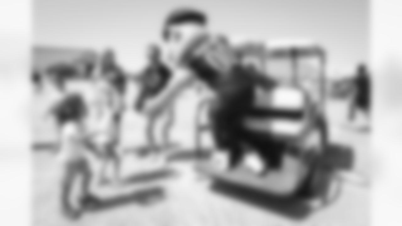 Joint Base Andrews airshow Salute activation (Alyssa Howell/ Washington Commanders)