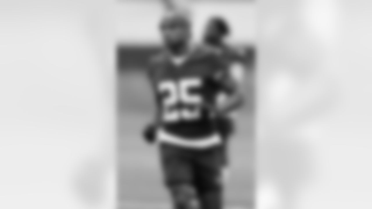 Cleveland Browns' Demetric Felton Jr. takes part in drills at the NFL football team's practice facility Tuesday, June 14, 2022, in Berea, Ohio. (AP Photo/Ron Schwane)