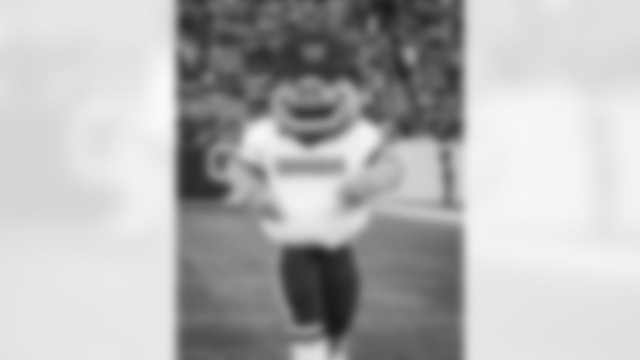 Pepsi Mascot Reveal, Major Tuddy (Courtland Sutton/Washington Commanders)