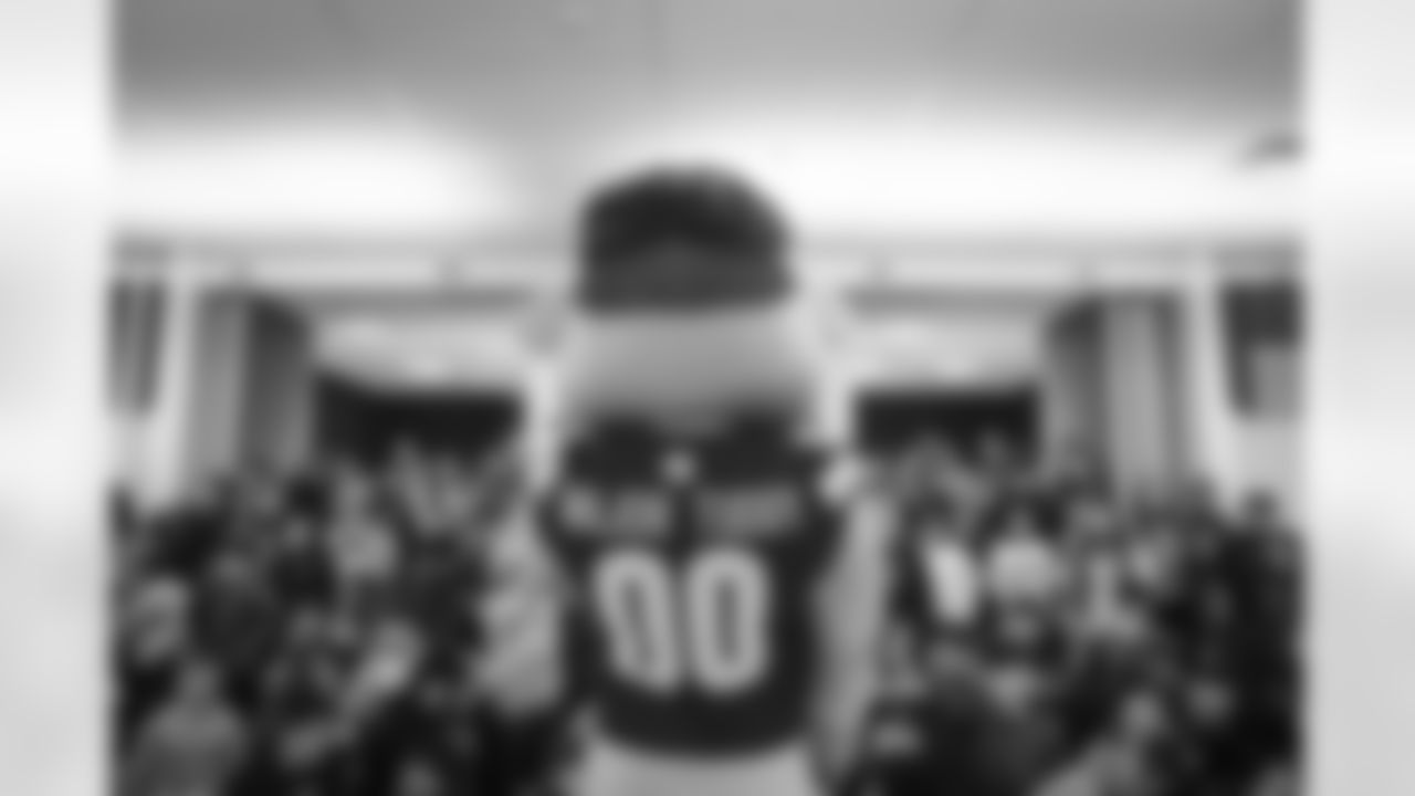 12152025 Commanders Read 180