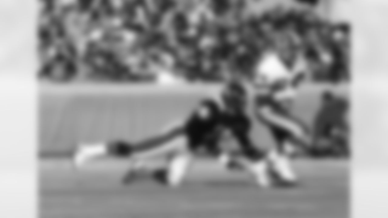 Chicago Bears linebacker Wilber Marshall (58) dives while trying to tackle Washington Redskins wide receiver Gary Clark (36) during the NFL NFC Divisional playoff football game against the Washington Redskins on Jan. 10, 1988 in Chicago. The Redskins won the game 21-17. (Paul Spinelli via AP)