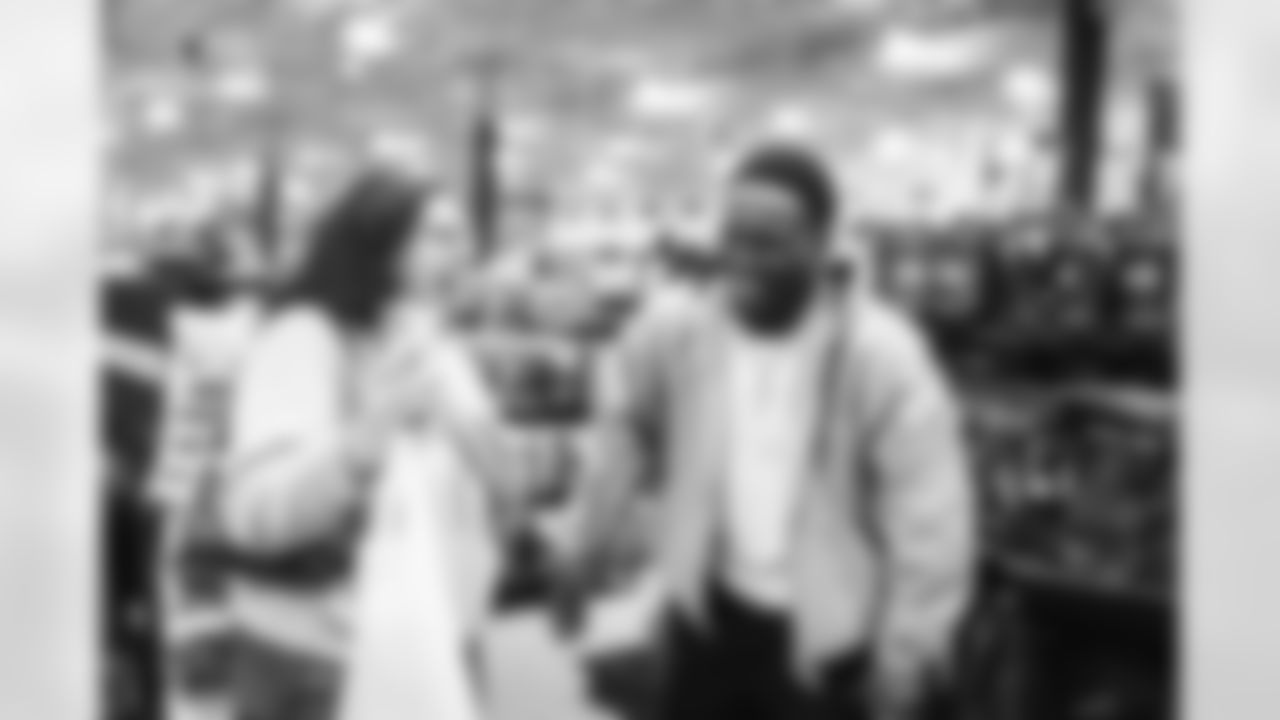 STERLING, VA – DEC 15: Images of Deebo Samuels shopping with 9 local Boys & Girls Club members at Dick's Sporting Goods at Dulles Town Center in Sterling, VA on DECEMBER 09, 2025 (Photo by Taylor Sims for Washington Commanders)