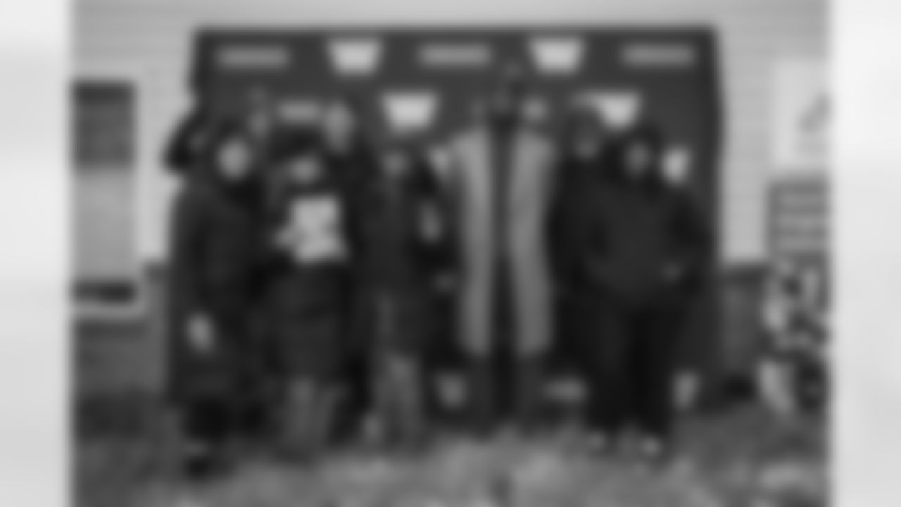 12152025 Holiday Mobile Market 152