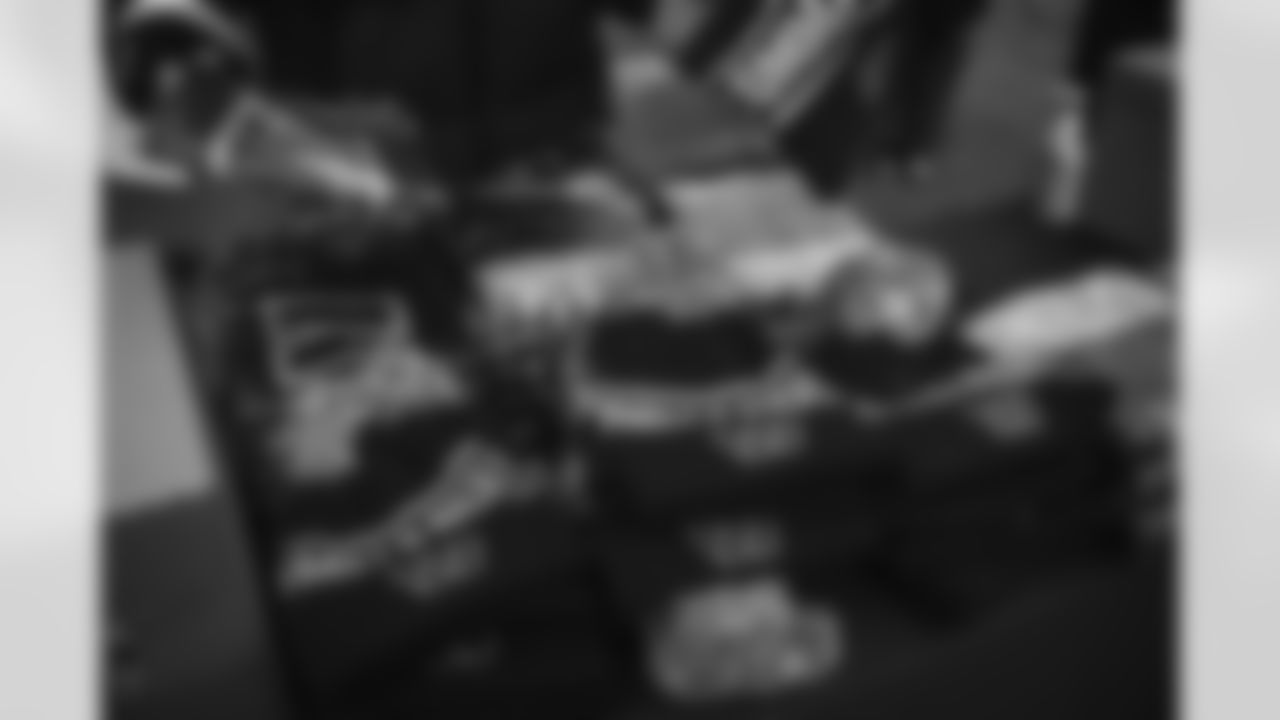 12152025 Holiday Mobile Market 137