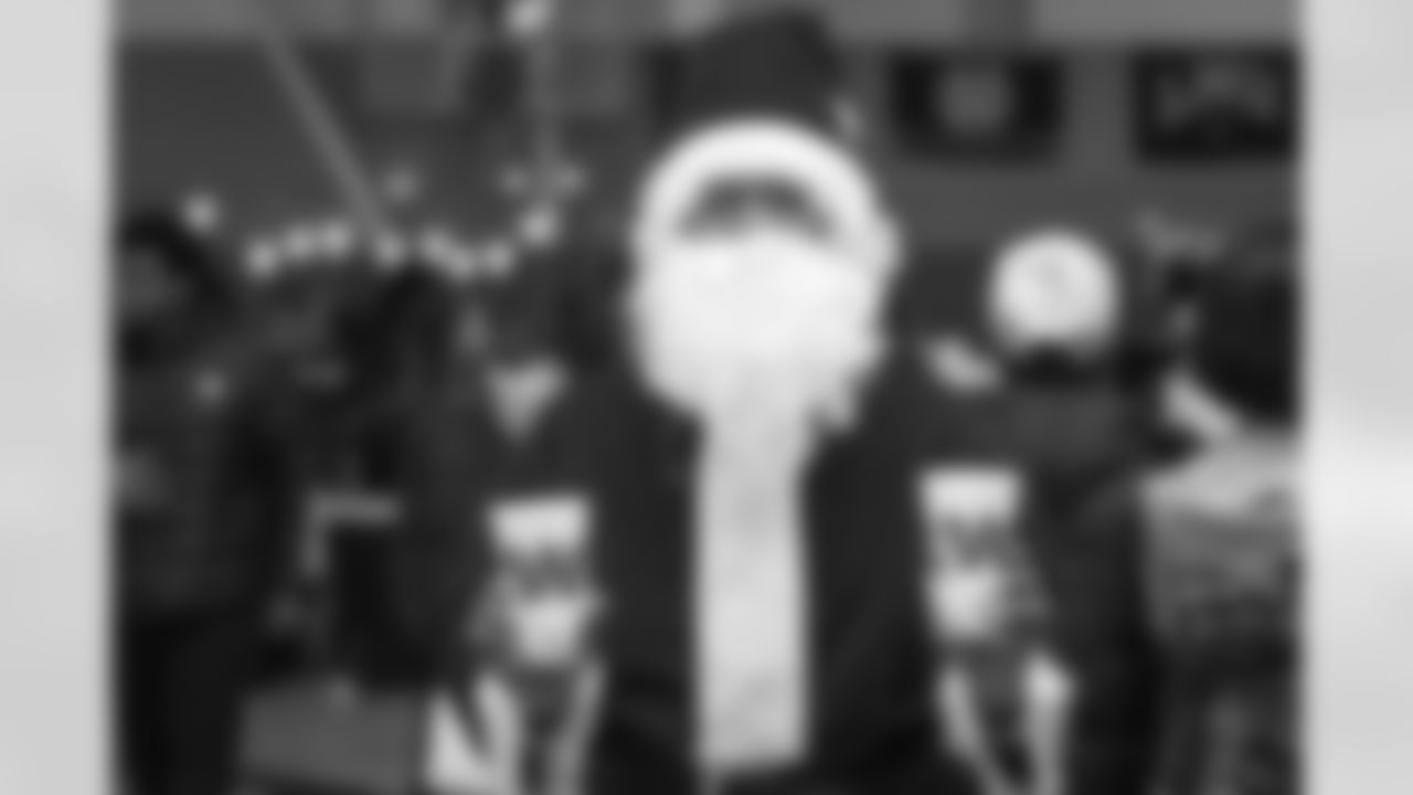 Inspire Change Changemaker Surprise at Rocketship Rise Academy in Washington, DC on December 10, 2025. (Annette Lee/Washington Commanders)