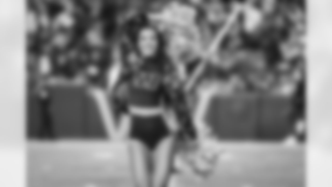 LANDOVER, MD – NOV 09: Command Force dancing at Northwest Stadium on AUGUST 18, 2025 in Landover, MD (Photo by Taylor Sims for Washington Commanders\