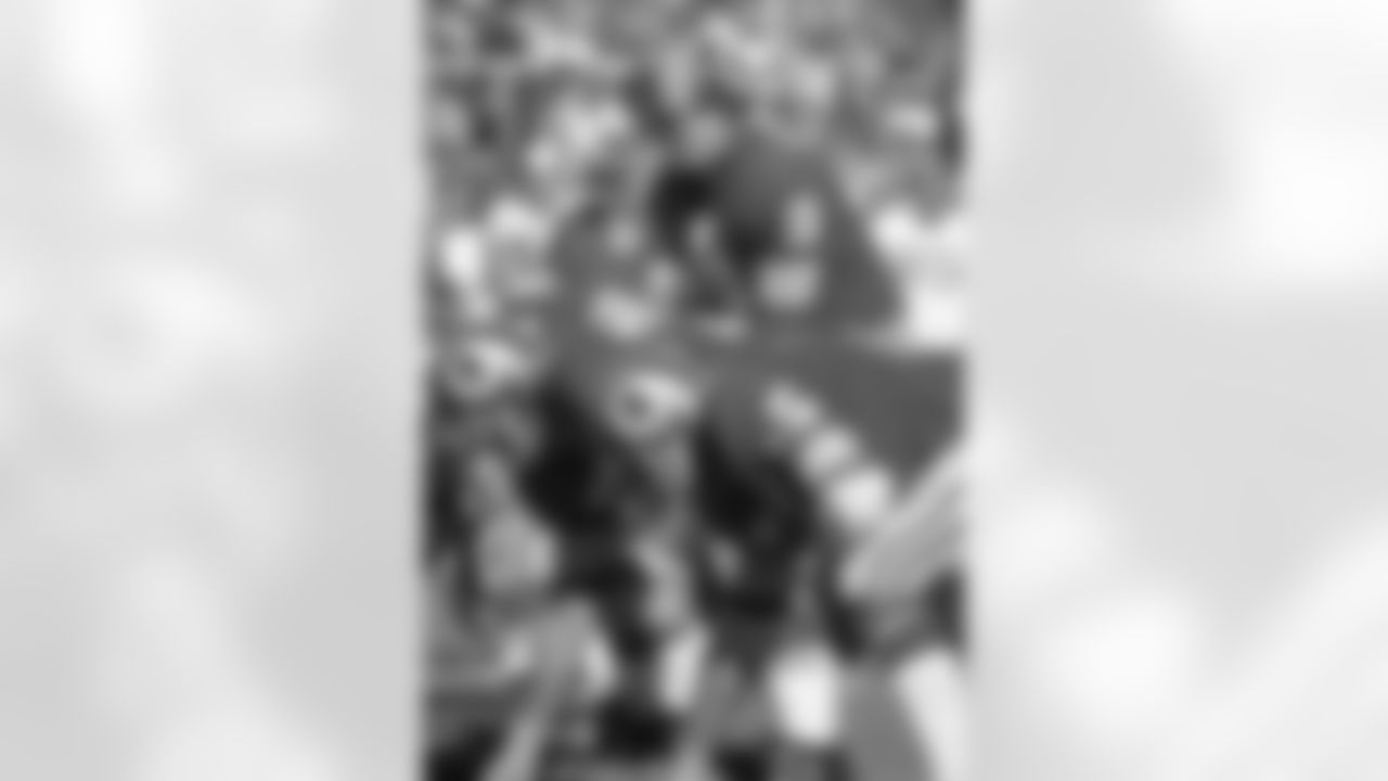 Washington Redskins Sonny Jurgenson (9) during a game from his 1972 season with the Washington Redskins. Sonny Jurgenson played for 18 seasons with 3 different teams, was a 5-time Pro Bowler and was inducted into the Pro Football Hall of Fame in 1983.(David Durochik via AP)