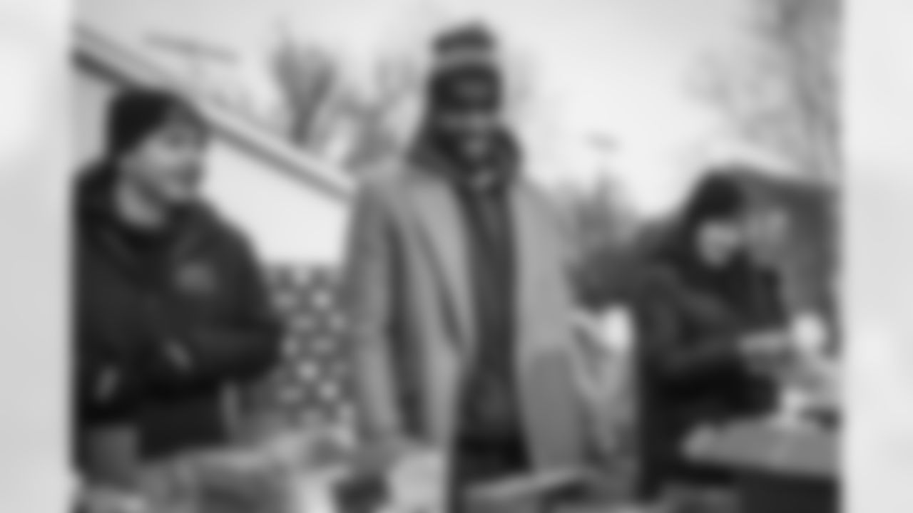 12152025 Holiday Mobile Market 148