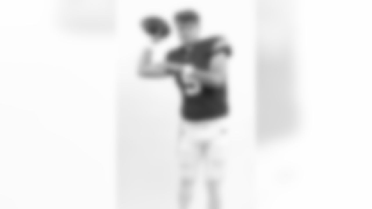 Minnesota Vikings quarterback J.J. McCarthy (9) poses for a portrait during the NFLPA Rookie Premiere on Saturday, May 18, 2024 in Los Angeles. (Ben Liebenberg via AP)