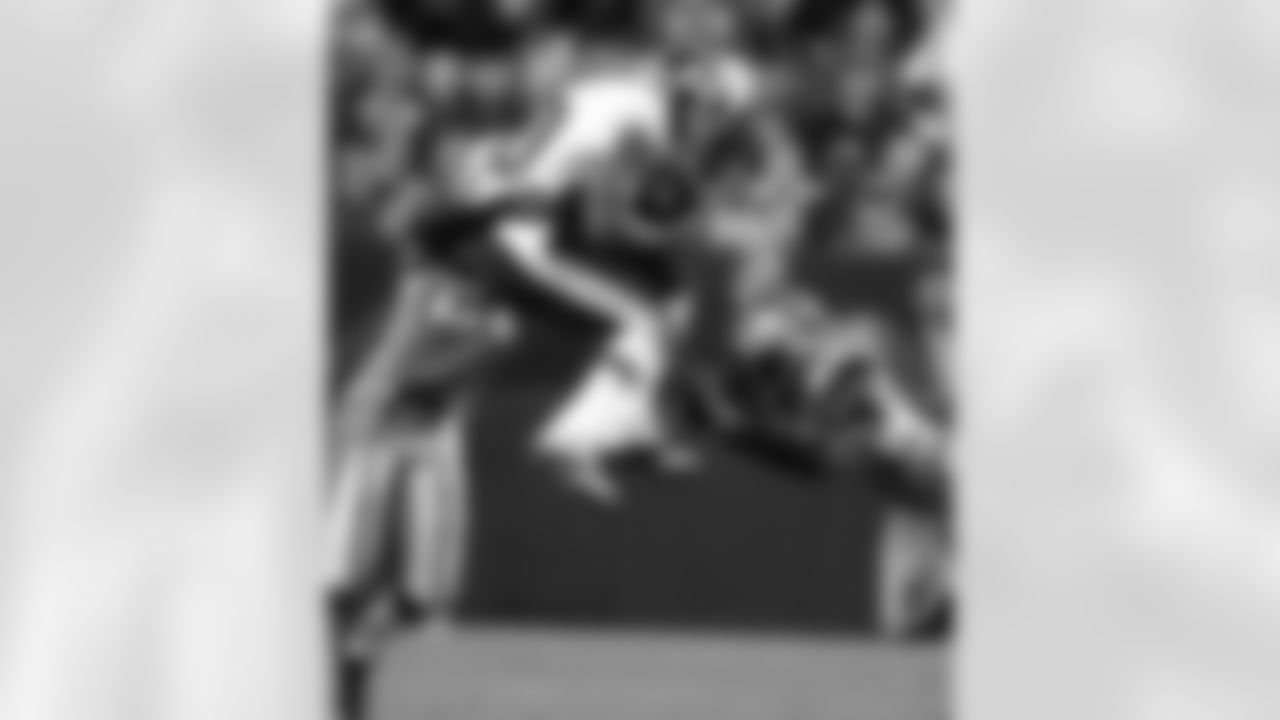 (2004) Laveranues Cole: 90 receptions, 950 yards,