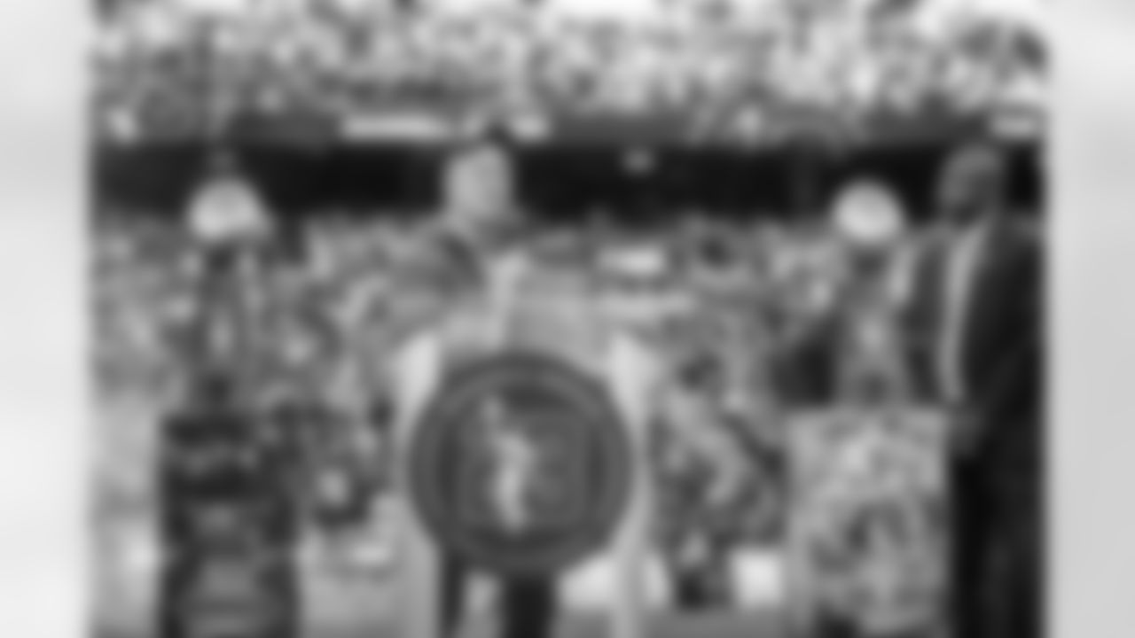 The Washington Commanders vs Carolina Panthers week 7, Darrell Green jersey retirement