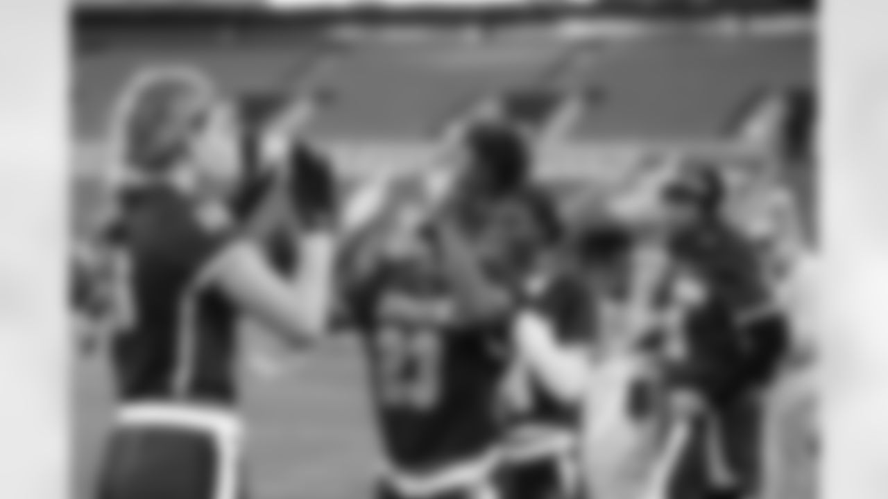 championship-girlsflag-commanders-0171