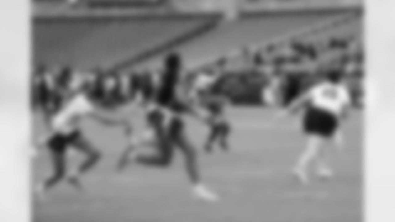 championship-girlsflag-commanders-0159