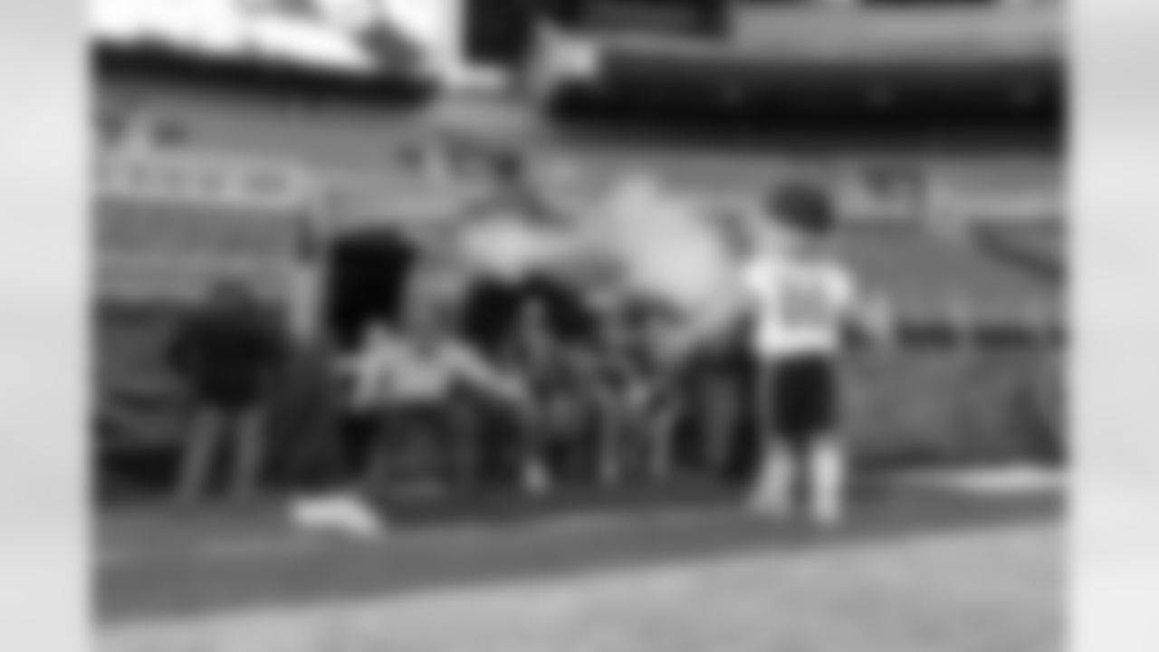 championship-girlsflag-commanders-0096