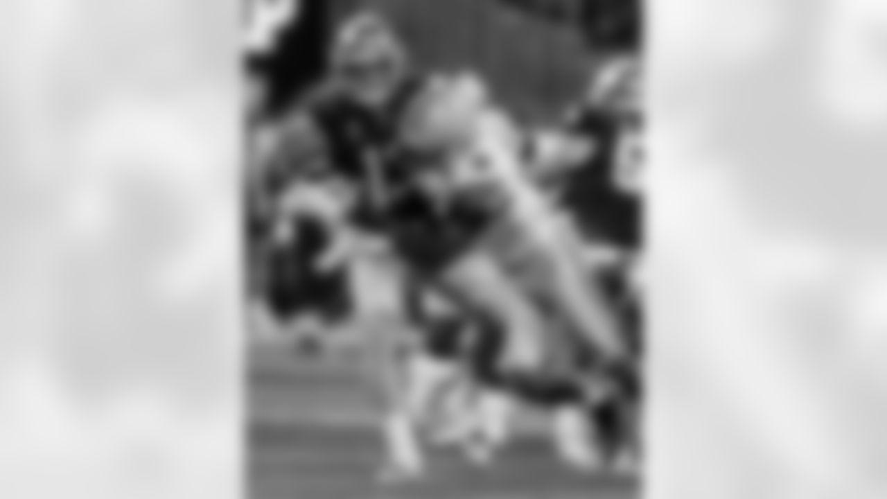 Ohio State safety Sonny Styles (6) sacks Notre Dame quarterback Riley Leonard (13) during the College Football Playoff national championship game Monday, Jan. 20, 2025, in Atlanta. (AP Photo/Jacob Kupferman)