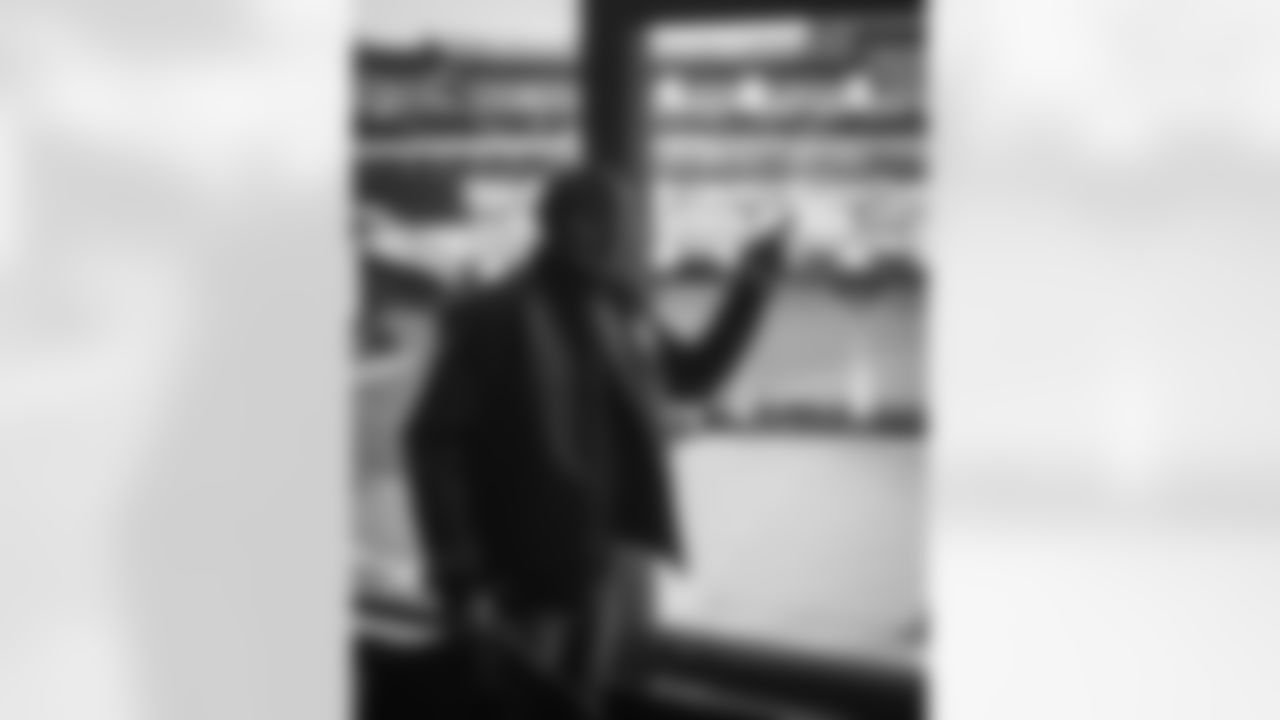 10242024 Darrell Green Suites Reveal KC67914