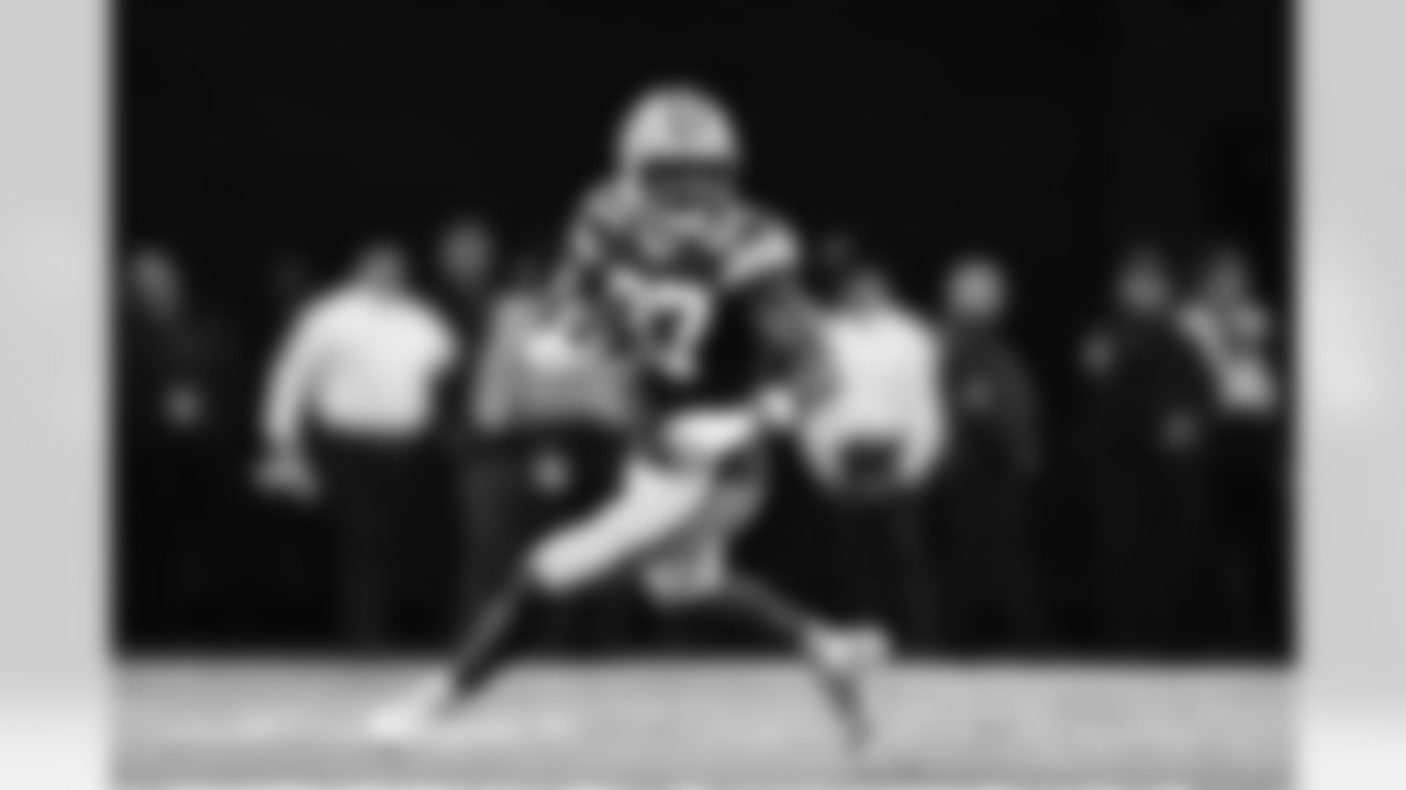 Green Bay Packers wide receiver Romeo Doubs (87) runs the ball against the Dallas Cowboys during an NFL wild-card playoff football game Sunday, Jan. 14, 2024 in Arlington, Texas. (AP Photo/Maria Lysaker)