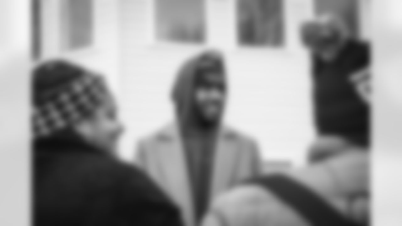 12152025 Holiday Mobile Market 151