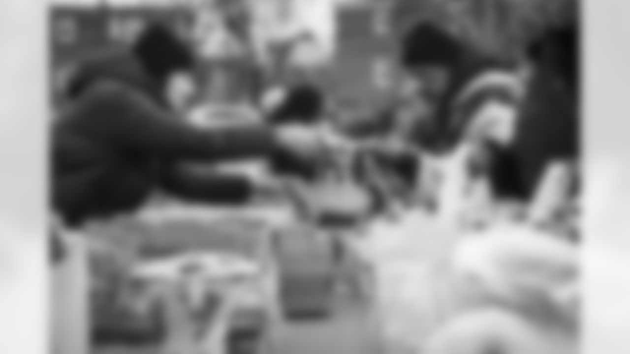 12152025 Holiday Mobile Market 144