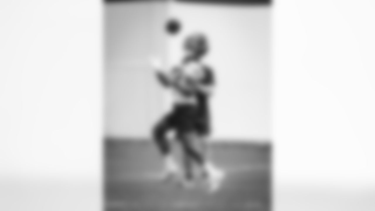 March 20: Signed WR Michael Gallup.