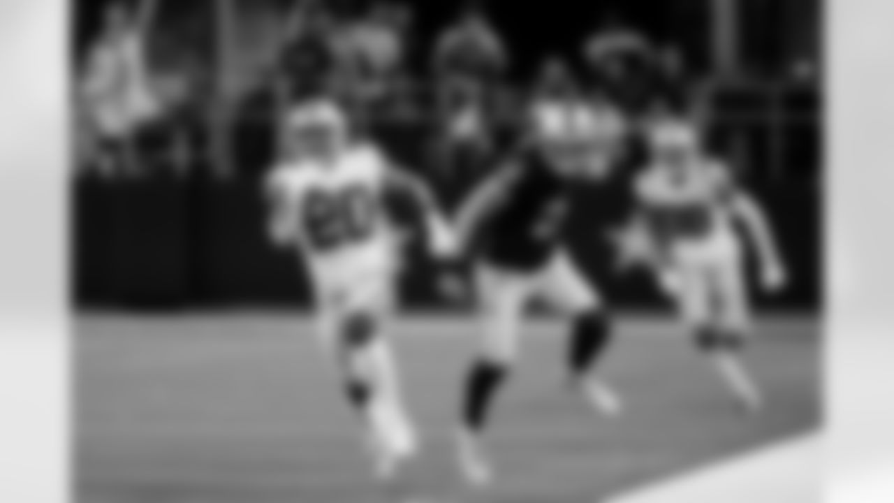 *20) In 13 career meetings between the Cowboys and Raiders, who scored the longest touchdown from either team? *

Tony Pollard returned a kickoff 100 yards for a touchdown in the 2021 Thanksgiving Day game with the Raiders for the longest score of any kind in this series.