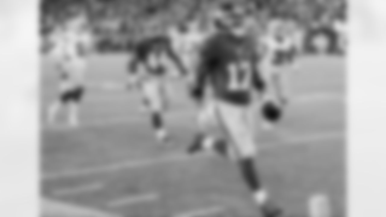 *8) Five years later, what former Cowboy returned a kickoff 100 yards for a touchdown to give the Giants a 27-20 win on Oct. 25, 2015? *

Dwayne Harris, who was with Dallas from 2011-14, is still the Cowboys' all-time leader in kick return average (26.5), eighth in kick return yards (2,040) and tied for 10th in kick return attempts (77). But he signed as a free agent with the rival Giants prior to the 2015 season and enacted a little revenge in this one. Not only did he have two catches for 43 yards, but Harris also returned three kicks for 149 more, his 49.7 yards per return average being the second-highest mark by an opponent in Cowboys record books. That included a 100-yard return with just over seven minutes left in the game to give New York the victory.