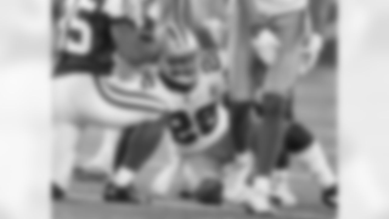 4) What connection does Cowboys cornerback Kaiir Elam have to the Jets?
Kaiir Elam's father, Abram, played 15 games as a rookie with Dallas in 2006 before then spending the next two years suiting up for the Jets. A safety, Abram eventually returned to the Cowboys for the 2011 season and started all 16 games, finishing third on the team with 68 tackles.