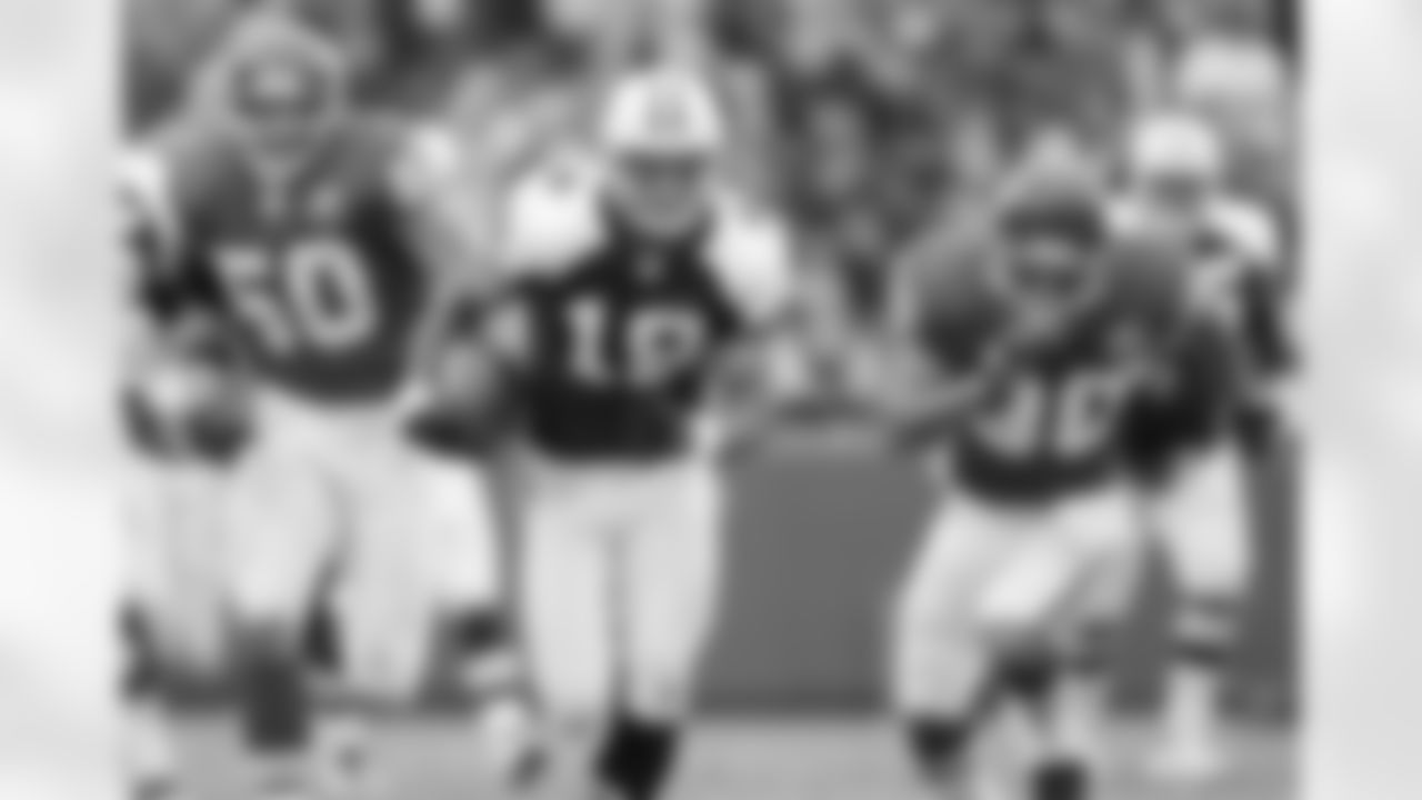 1) Which wide receiver set the Cowboys record for most receiving yards in a game on Oct. 11, 2009, against the Chiefs?
Miles Austin certainly had a day to remember as he hauled in 10 passes for 250 receiving yards, breaking a team record that had stood for 43 years. His effort also included two touchdowns, a 59-yard score in the fourth quarter and then a 60-yarder in overtime that gave Dallas a 26-20 victory.