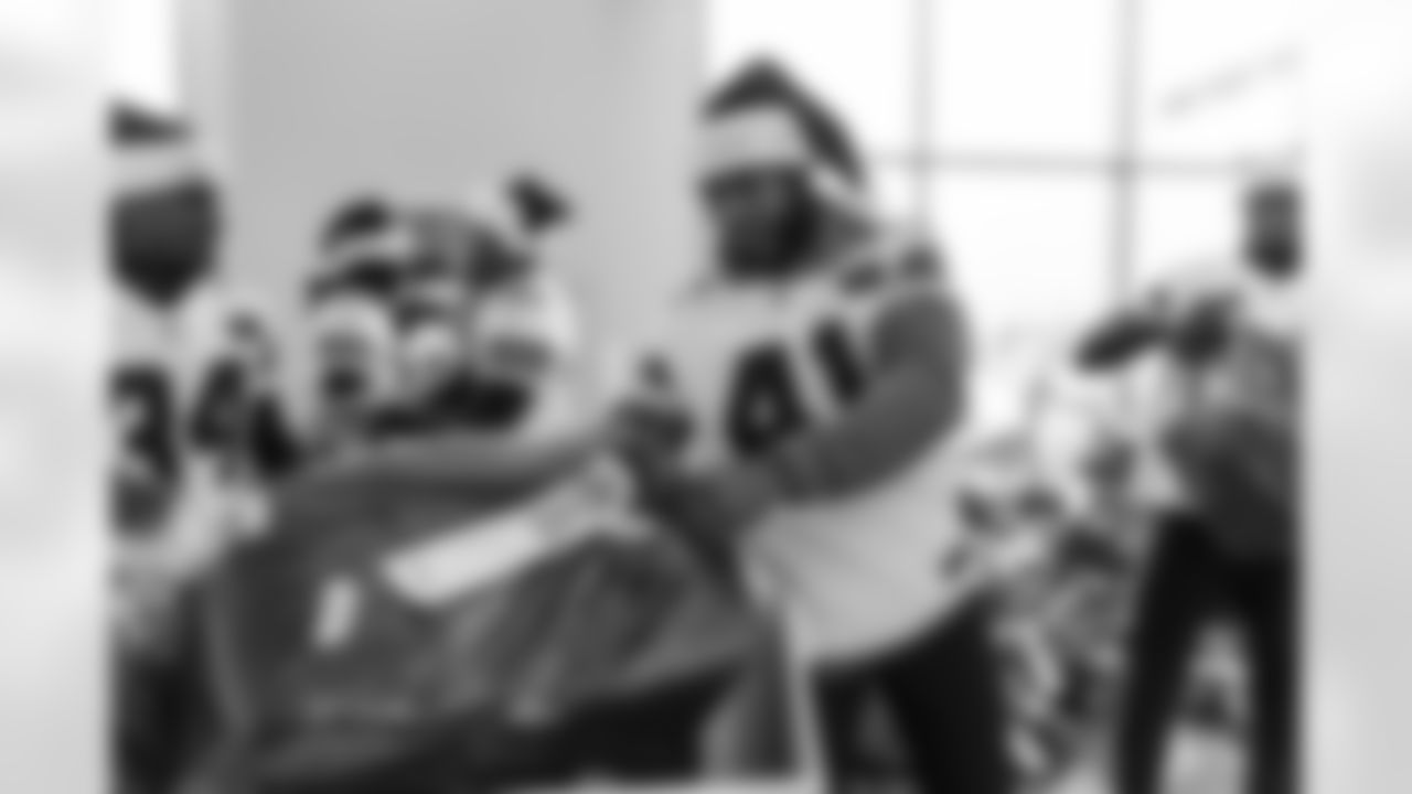 20251201_Rookie_Club_Angel Tree-19