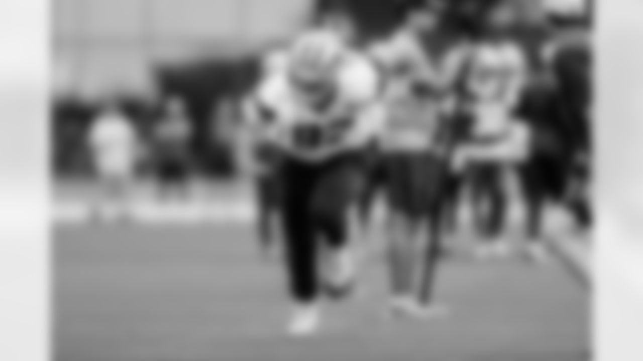 Dak Prescott to Jake Ferguson connection flashes
When Dak Prescott and Jake Ferguson were both healthy for a full season together, they 71 times for 761 yards and five touchdowns, earning Ferguson his first Pro Bowl berth. That was not the case for the two in 2024, with both battling injuries throughout the course of the season.
As it stands now, both are healthy, and showed the chemistry they've built with a signature seam-route touchdown connection during an end-of-half game situation drill. If they can put that product out on the field again in 2025, it would greatly benefit Ferguson as he heads into a contract offseason.
- Tommy Yarrish