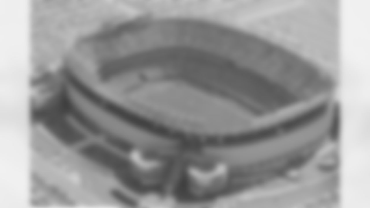 *10) In Dallas' 24-14 win at the Giants on Oct. 10, 1976, the two teams combined for just 31 passing attempts, the third-lowest total in franchise history. What former Cowboys quarterback started for New York that day? *
This marked the grand opening of the Giants' new stadium in East Rutheford, New Jersey. Roger Staubach completed 13 of 15 passes for Dallas in the game while former teammate Craig Morton connected on eight of his 12 attempts. When Morton left in the fourth quarter due to an injured knee, Norm Snead then came in for the Giants and completed all four of his passes. So while there were only 31 attempts, the three combined to complete 80.6 percent of their throws, the highest combined completion percentage in Cowboys record books.