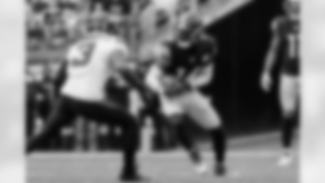 8) In his rookie season with Pittsburgh, what did current Cowboys wide receiver George Pickens accomplish for the first time in his NFL career in a game against the Jets on Oct. 2, 2022?
George Pickens topped 100 yards receiving for the first time in his NFL career when he hauled in six passes for 102 yards in the Steelers' 24-20 loss to the Jets. Pickens' 134-yard effort on Sept. 28 vs. Green Bay marked his ninth 100-yard game.