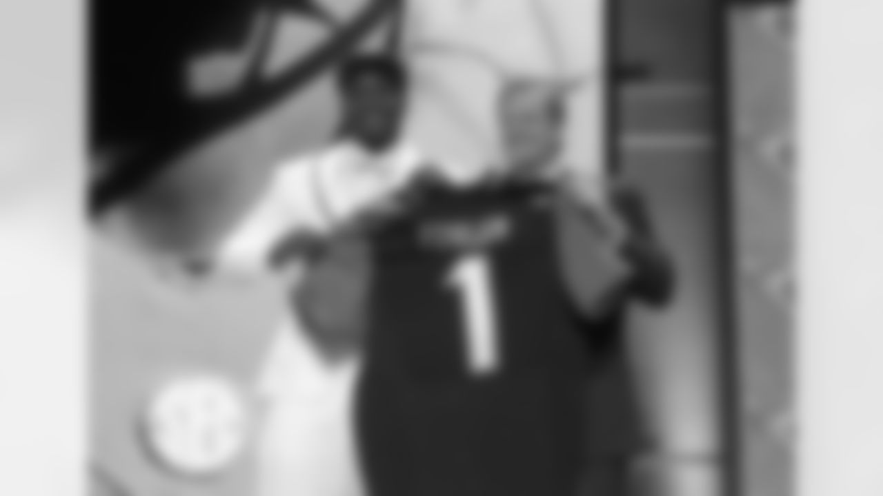 Dante Fowler, No. 3 overall, Jacksonville, 2015
Fowler was supposed to be a big-time addition for the Jaguars, but a knee injury early in the offseason of his rookie year slowed down his process.
Fowler spent three years with the Jags and eventually started his journeyman adventures, playing for four other teams, including now two stops with the Cowboys.