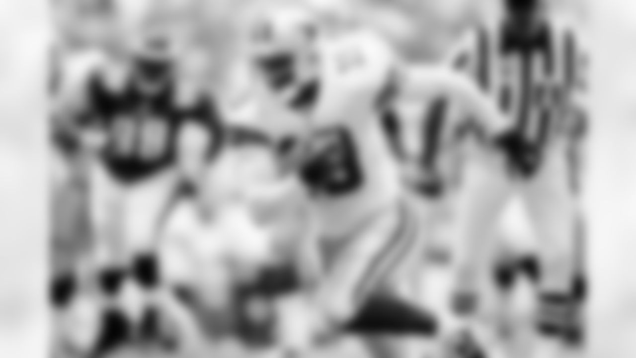 6) Which current Fox Sports personality played wide receiver for both the Cowboys and Jets during his 11-year NFL career.
Keyshawn Johnson was the No. 1 overall pick by the Jets in 1996 and played four years in New York before a four-year stint with the Buccaneers. He then joined the Cowboys for two seasons, 2004-05, before a final year in Carolina. Currently, Johnson is a co-host for the FS1 sports talk show Speak.