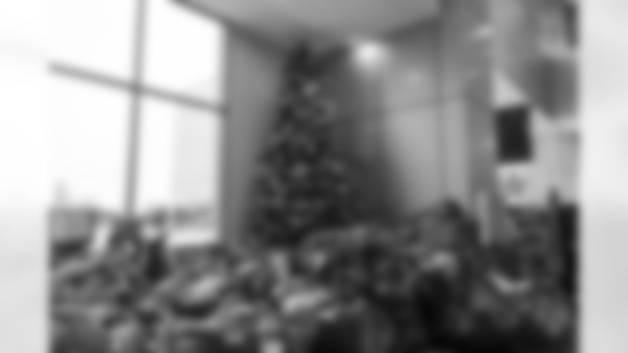 20251201_Rookie_Club_Angel Tree-4