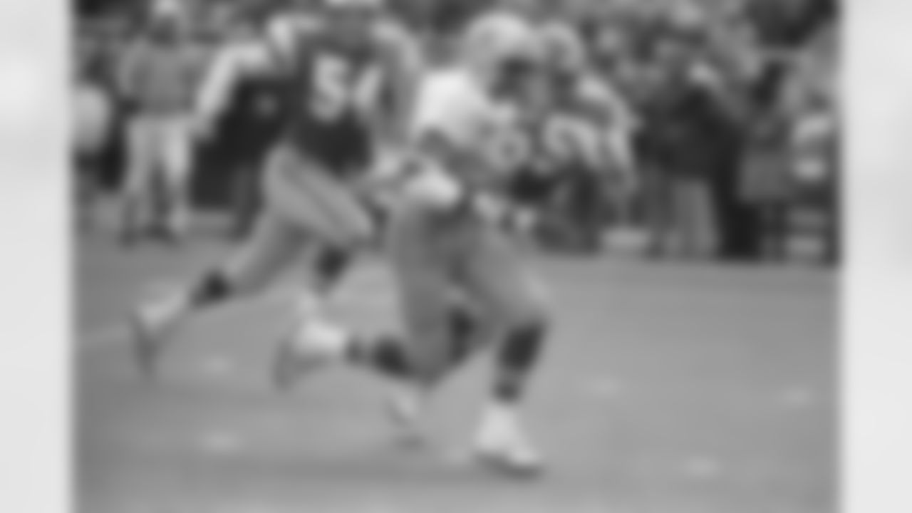 1) The first Cowboys player to rush for 200 yards in a game did so in a 24-14 win over Philadelphia on Dec. 4, 1977. Who was it?
As if 200 rushing yards wasn't impressive enough, Tony Dorsett did so in only his second career start. Head coach Tom Landry generally hated to start rookies, but the former Heisman Trophy winner finally gave him no choice. In this matchup against the Eagles, Dorsett totaled 206 rushing yards with two touchdowns – the game's first score on a 1-yard plunge and the final one on an 84-yard scamper that is still tied for the third-longest in team annals. To date, only two other players in Cowboys history have topped 200 rushing yards in a game: Emmitt Smith (237 on Oct. 31, 1993 at PHI) and DeMarco Murray (253 on Oct. 23, 2011 vs. STL).