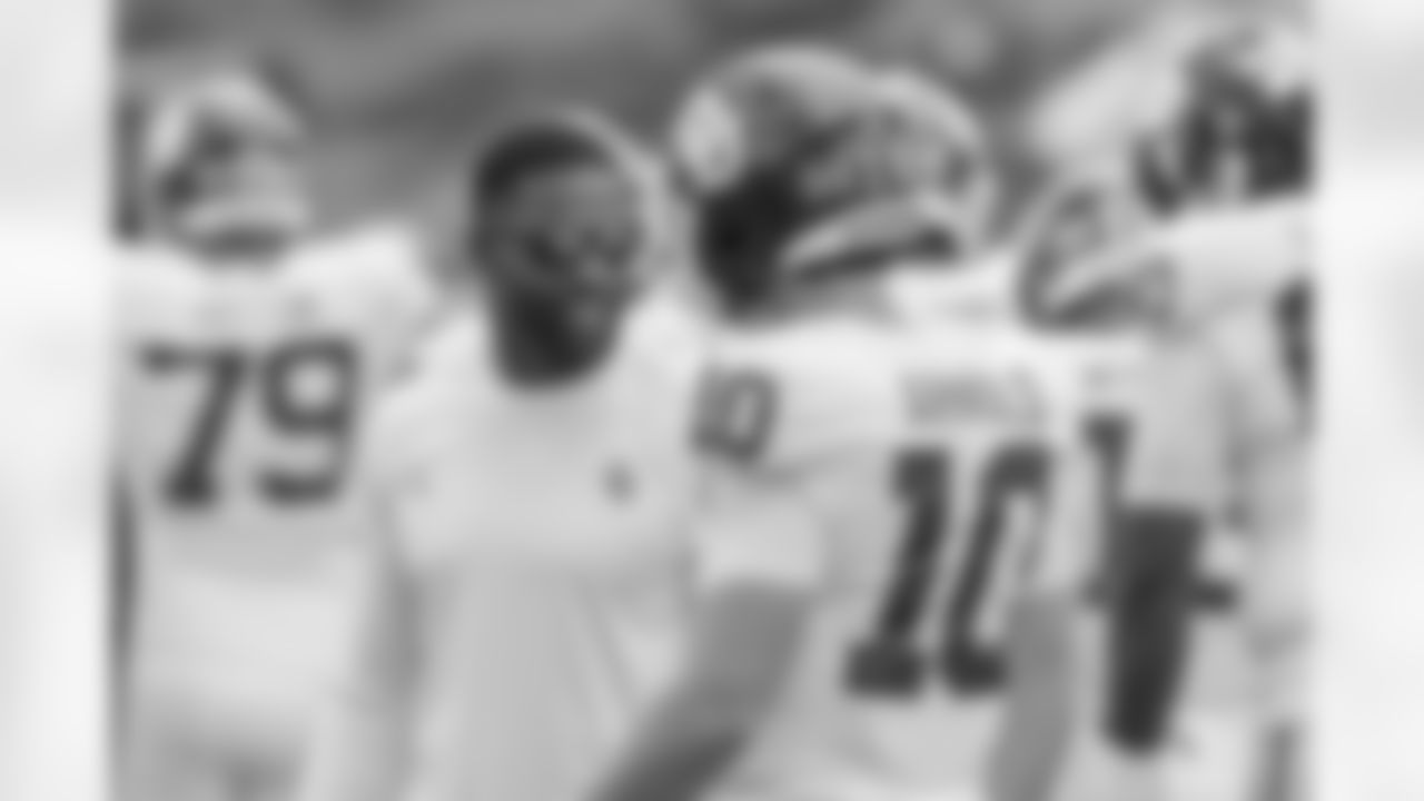 Oklahoma running backs coach DeMarco Murray, left, talks to Oklahoma quarterback Jackson Arnold (10) before an NCAA college football game against Tulsa, Saturday, Sept. 16, 2023, in Tulsa, Okla. (AP Photo/Alonzo Adams)