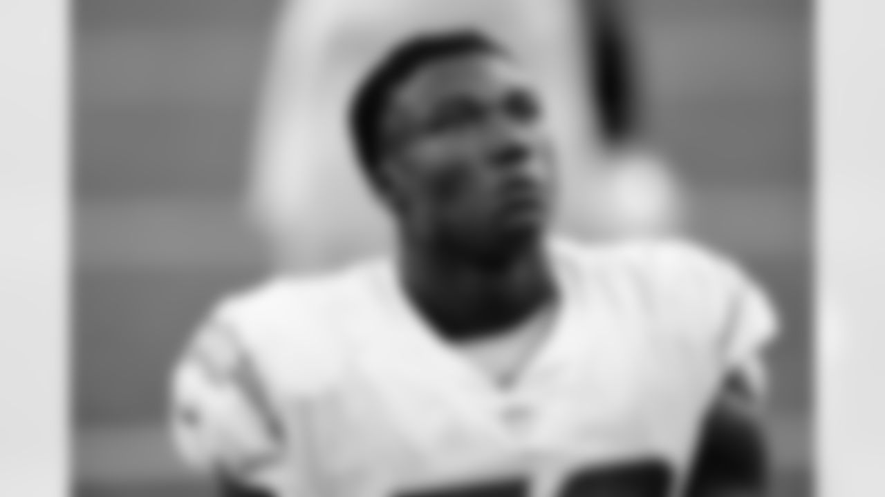 1) What current Cowboys linebacker was originally drafted by the Chargers and twice recorded over 100 tackles for the Los Angeles club?
Kenneth Murray was selected 23rd overall by the Chargers in 2020 after a standout collegiate career at Oklahoma. He then led L.A. with 107 tackles in his rookie year, a total he matched in 2023. A year ago, he was in Tennessee, where he topped the Titans in takedowns (95) before being acquired by Dallas in a trade last March. Murray is now on pace to lead the Cowboys in tackles this season with a chance to surpass the century mark for a third time.