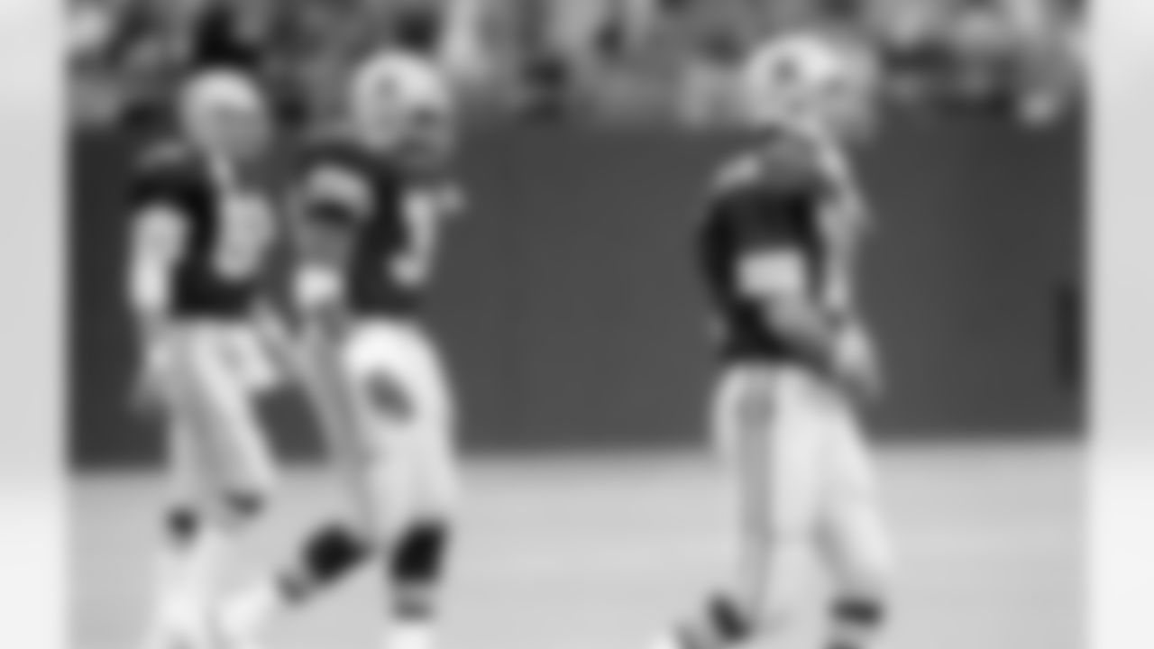 *6) Which Cowboys quarterback suffered a broken wrist during a 17-14 loss at the Giants on Nov. 2, 1986, effectively ending Dallas' hopes of reaching the playoffs? *

The Cowboys had a 6-2 record and the NFC's top offense when they went into New York to face the Giants, who were also 6-2. But midway through the first quarter, Danny White (No. 11) was sacked, which not only caused a fumble but also broke his wrist. Lost for the season, the Cowboys not only fell to the Giants, but went 1-6 over their remaining seven games to finish 7-9. That marked the team's first losing since 1966, breaking a string of 20 consecutive winning campaigns. Meanwhile, New York would go undefeated the rest of the way to win Super Bowl XXI.