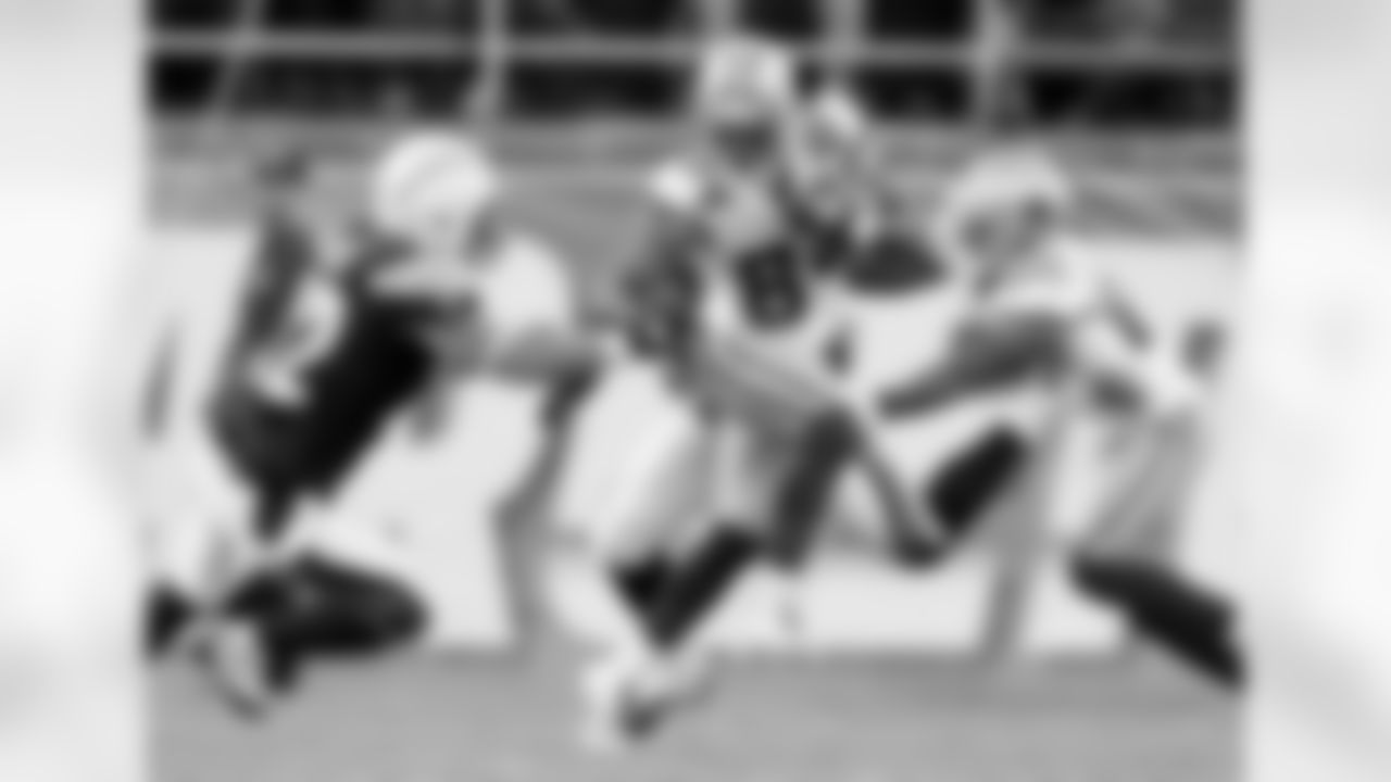 *13) This Cowboys wide receiver, who is also third in franchise history with 111 punt returns, finished up his NFL career with two seasons in San Diego. *
Patrick Crayton was selected in the seventh round of the 2004 draft and went on to spend six seasons in Dallas before wrapping things up with the Chargers. Three times he led the Cowboys in both punt and kickoff returns, including in 2009 when he finished fourth in the NFL with 437 punt return yards. He also returned two for touchdowns that year, which tied for first in the league. On offense, Crayton totaled 2,888 receiving yards for Dallas with 23 touchdown catches, the only player in team history to earn more than 20 touchdown grabs with fewer than 3,000 receiving yards.