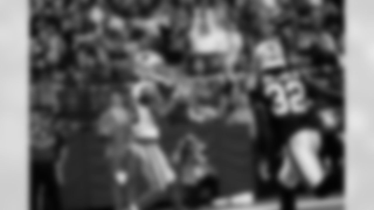 16 November 2025:   Views 
of the Dallas Cowboys during the first half of their NFL regular season game against the Las Vegas Raiders at Allegiant Stadium in Las Vegas, Nevada.  Photo by James D. Smith/Dallas Cowboys