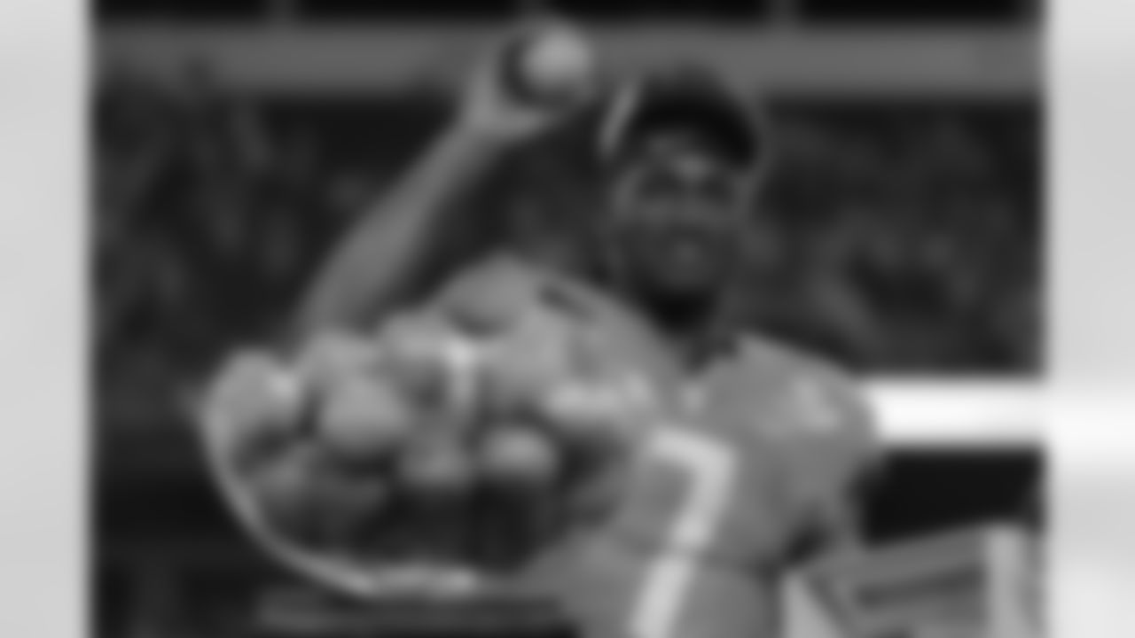 After two years as a backup and a 2-3 record as the starter in Michigan's 2020 COVID season, Milton entered the transfer portal and headed to Knoxville to play at Tennessee. After serving as the backup for a majority of the 2021 season and again in 2022, until he replaced an injured Hendon Hooker at the tail end of the season. The highlight was Milton's MVP performance in the Orange Bowl against Clemson, where he threw for 251 yards and three touchdowns against the Tigers in his home state.