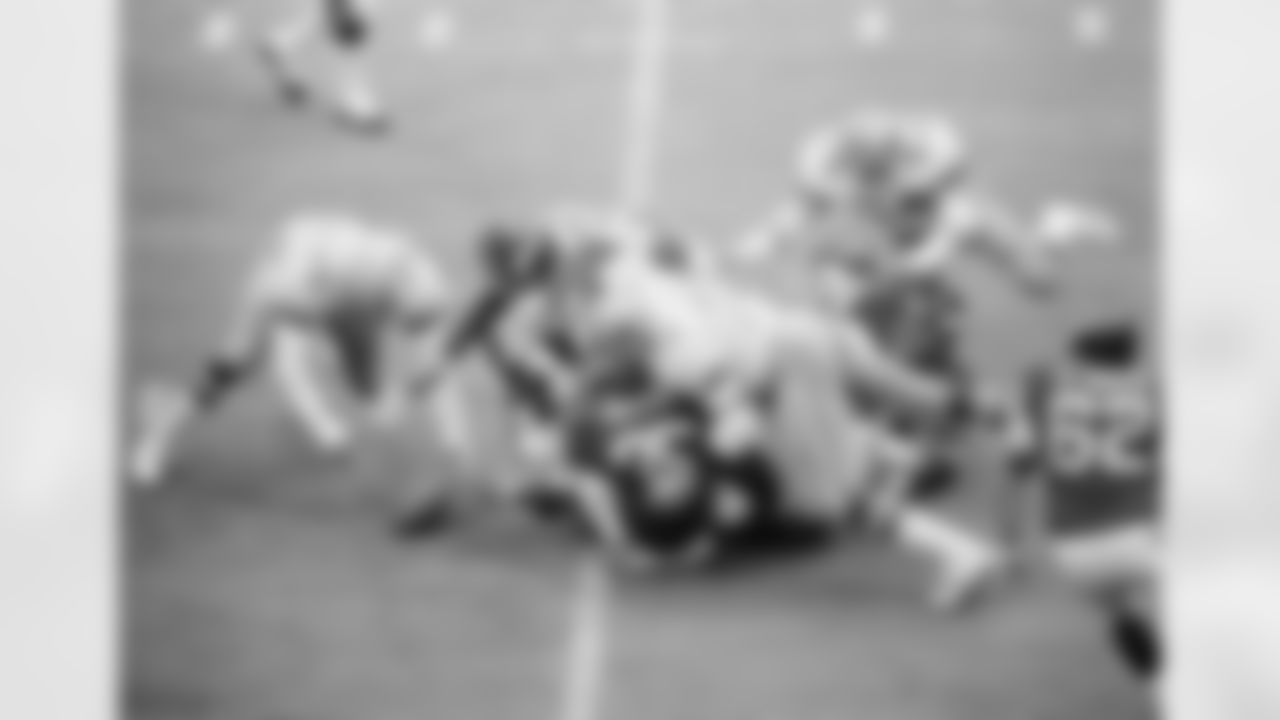 4) In his first game against the Cowboys, Randy Moss torched the Cowboys on Thanksgiving Day in 1998 with three touchdowns catches. How many total receptions did he have in the game?
Randy Moss only had three catches in the game, but he totaled 163 receiving yards as all three grabs went for touchdowns in the Vikings' 46-36 win. Moss expected Dallas to select him in the 1998 draft, but although he was available when the team went on the clock at pick No. 8, the Cowboys instead selected defensive end Greg Ellis. Needless to say, Moss wasn't happy, and when these two teams then faced off on Thanksgiving, he enacted his revenge. In truth, Moss never forgave the Cowboys. Over his 14-year NFL career, he went 7-0 against Dallas with 10 touchdown catches and 662 yards.