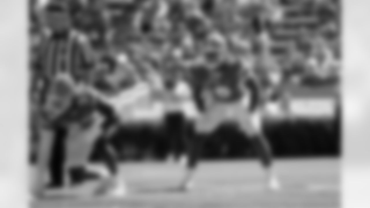 Shemar James (6) played in all 13 games during his freshman year in 2022, totaling 47 tackles and two sacks to earn SEC All-Freshman Team honors.