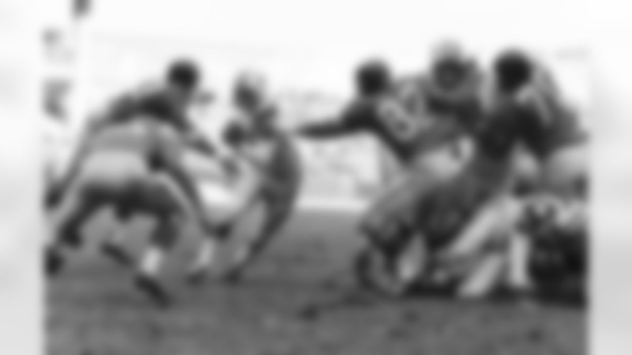 *5) The only game in their inaugural season of 1960 that the Cowboys didn't lose came in a 31-31 tie at the Giants on Dec. 4. Who scored three touchdowns on the day to lead the team? *

The Giants had little answer for L.G. Dupre, who came into the game having scored only one touchdown all season. But the Cowboys' running back had a 5-yard rush in the first quarter, caught a 21-yard scoring pass from quarterback Eddie LeBaron in the second and then took a 23-yard throw to the end zone in the fourth. DuPre's three touchdowns were a career high and, having also tacked on a 38-yard reception, so were his 82 receiving yards as well.