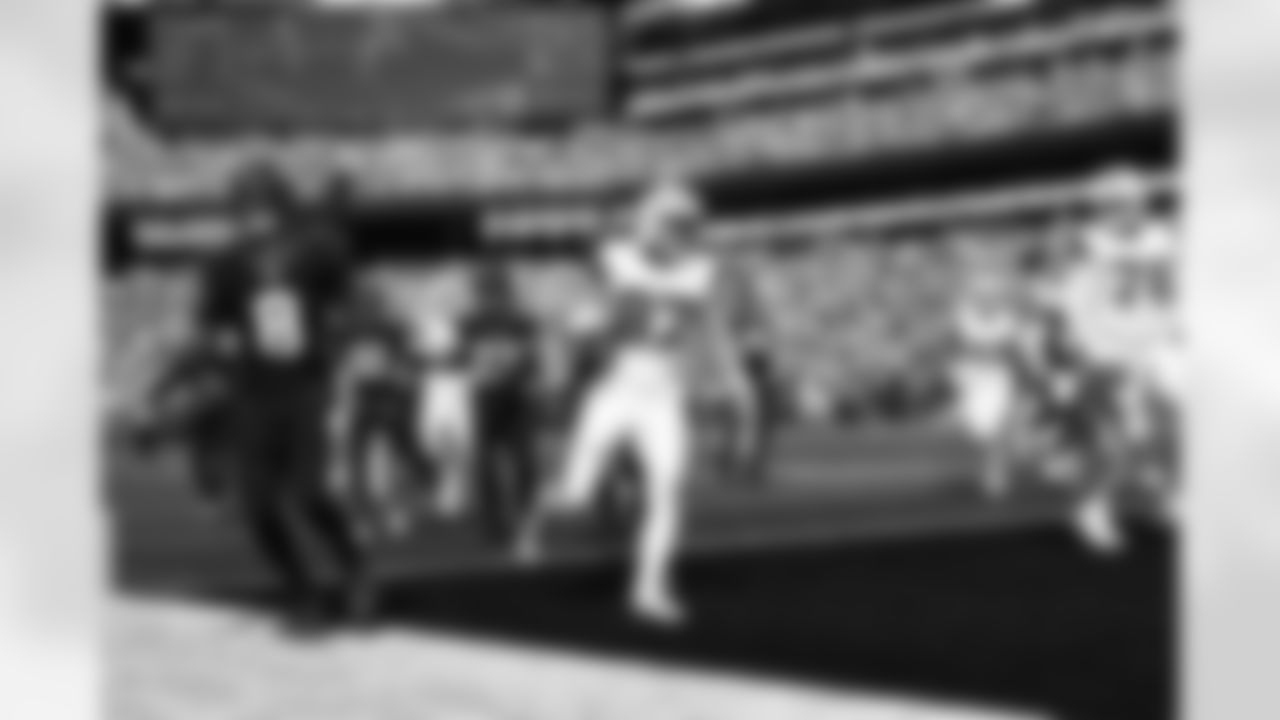 The Ferguson Factor
For the first time in his career, Jake Ferguson finished a game with multiple touchdown receptions, bringing in two against the Jets. He finished with a team-leading seven receptions for 49 yards alongside his two scores.
After not scoring at all in 2024, Ferguson now has back-to-back games with touchdowns for the Cowboys. His first on Sunday game on a perfectly timed TE screen, with Nate Thomas and Ryan Flournoy clearing the path with blocks in front for a 26-yard score.
The second came at the end of the first half, after the Cowboys were able to manage the clock well enough to score two touchdowns in the final minute of the first half for the second straight week. Dak Prescott found Ferguson wide open after the Jets defense fell for the ball fake on play action, and there's plenty to be happy about for Ferguson.