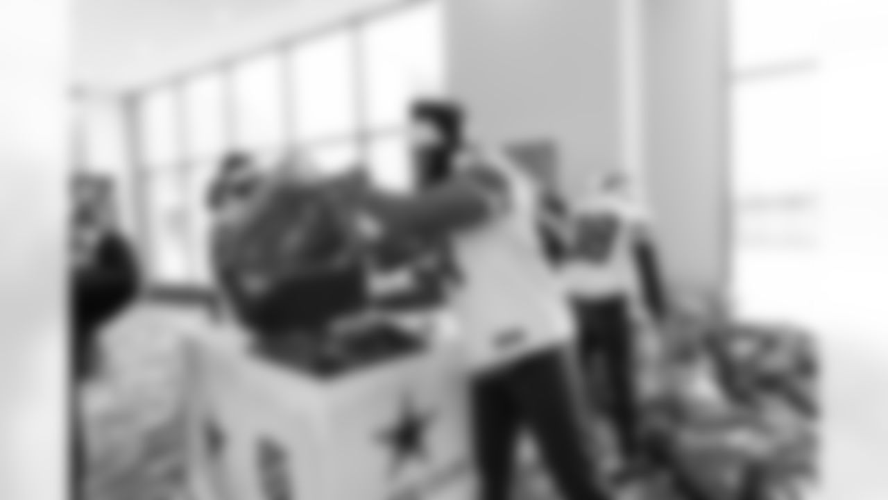 20251201_Rookie_Club_Angel Tree-18