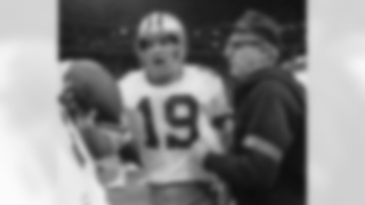 20) What backup quarterback threw a 50-yard touchdown pass to Drew Pearson to beat the Redskins in the 1974 Thanksgiving Game?
Cowboys rookie quarterback Clint Longley walks off the field carrying the game ball after after he threw a long bomb to wide receiver Drew Pearson for a touchdown in the final seconds of their 24-23 win over the Washington Redskins in an NFL football game at Texas Stadium in Irving, Texas. Longley is dubbed "The Mad Bomber" after replacing an injured Roger Staubach and hitting Drew Pearson with a 50-yard, winning TD pass with 35 seconds left.